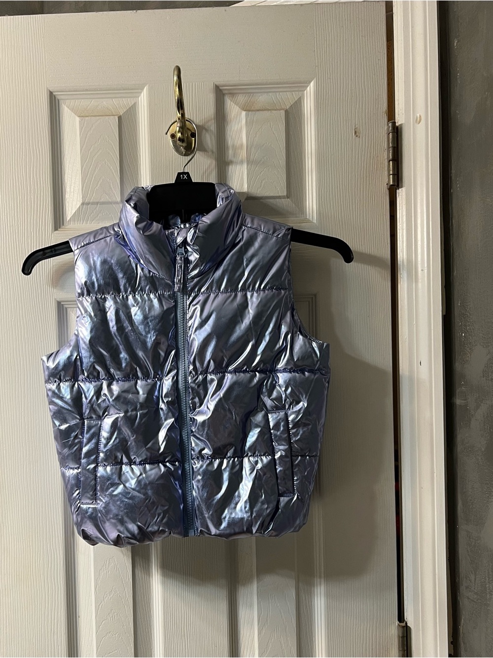 Old Navy Girls Metallic Water Resistant Puffer Full Zip Vest Size Small 6/7